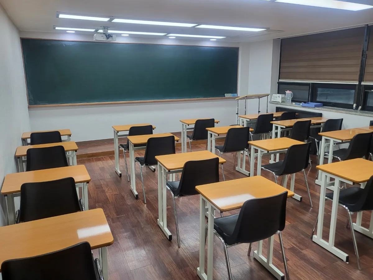 세종시 도담동 스터디룸 미팅룸 장비 주변 정밀 위생청소 사례 - 행진크린